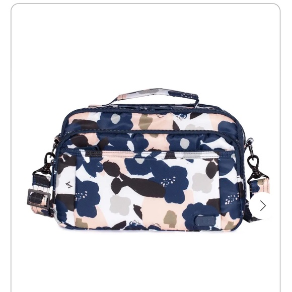lug Handbags - NWT. Lug scoop crossbody bag in floral multi. ⭐️Firm on price ⭐️